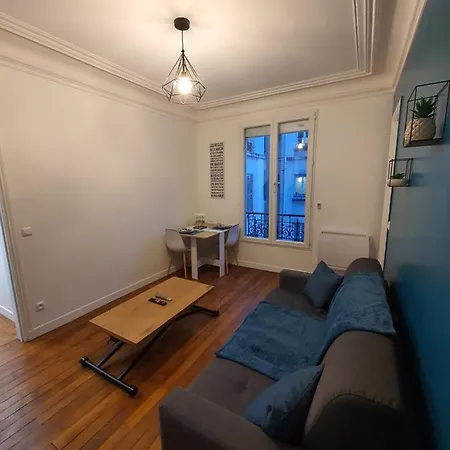 Un Authentique A Deux Pas De Paris .
