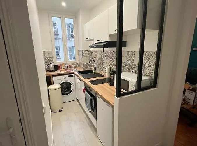 아파트 Un Authentique A Deux Pas De Paris . *